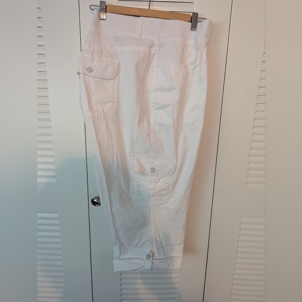 Gloria Vanderbilt White Cotton Crop Pants, Tab Roll Cuff.